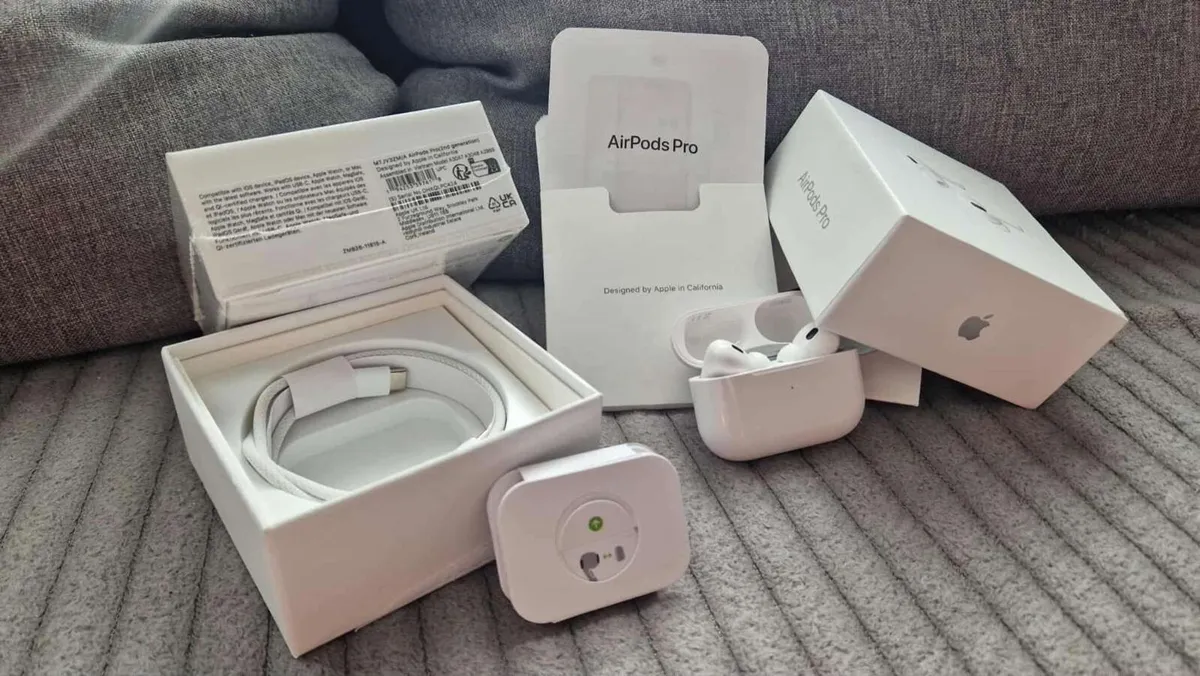 Airpod pro (2nd generation) with magnetic case - Image 4