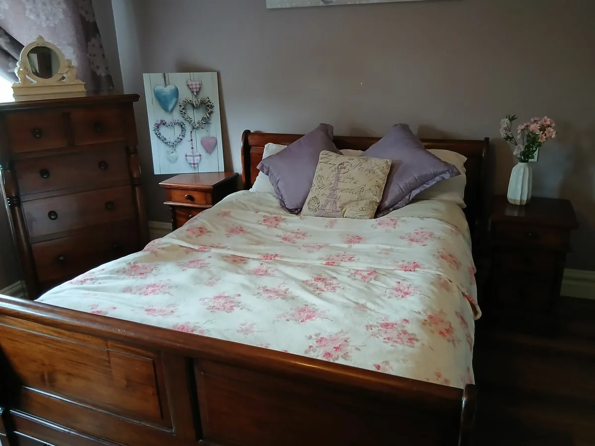 Bedroom furniture - Image 1