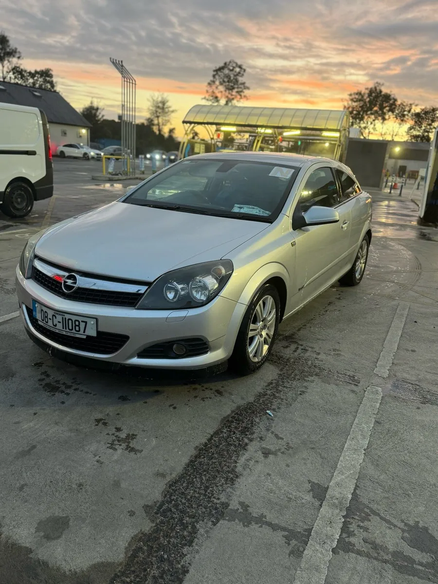 Opel Astra GTC - Image 1