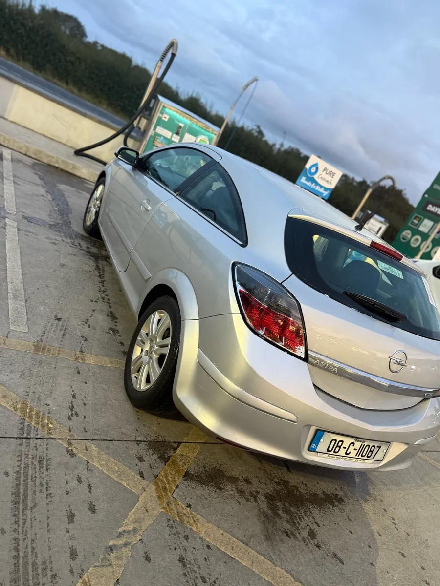 Opel Astra GTC - Image 4