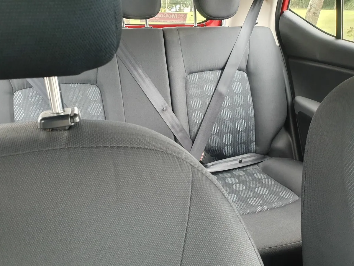 Hyundai i10 2010 - Image 2