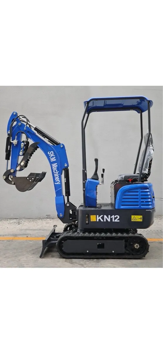 Mini digger 1.2 ton diesel - Image 2