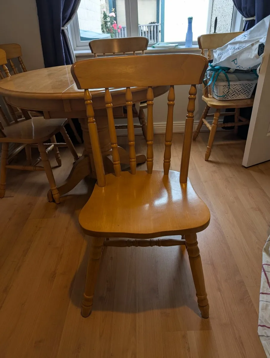 Extendable Table and chairs - Image 2