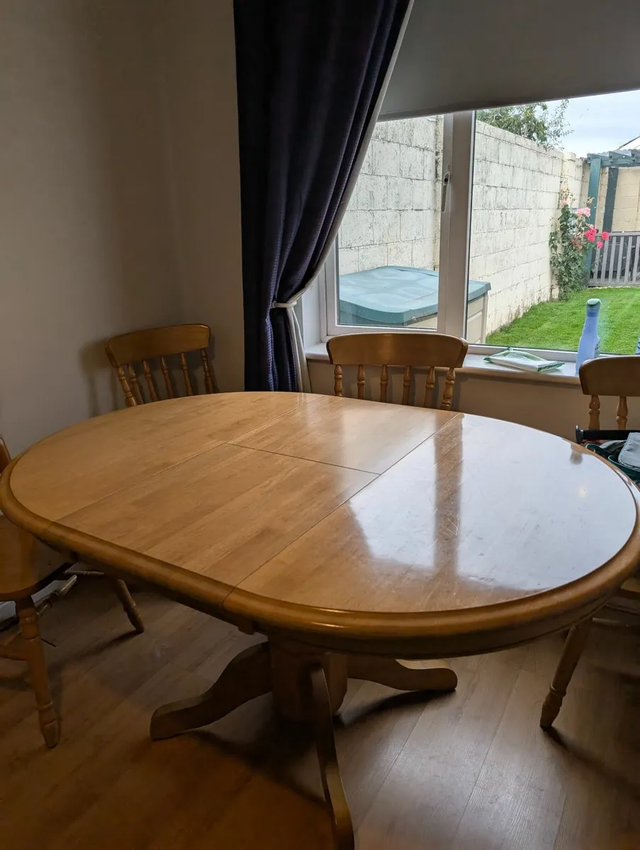 Extendable Table and chairs - Image 3
