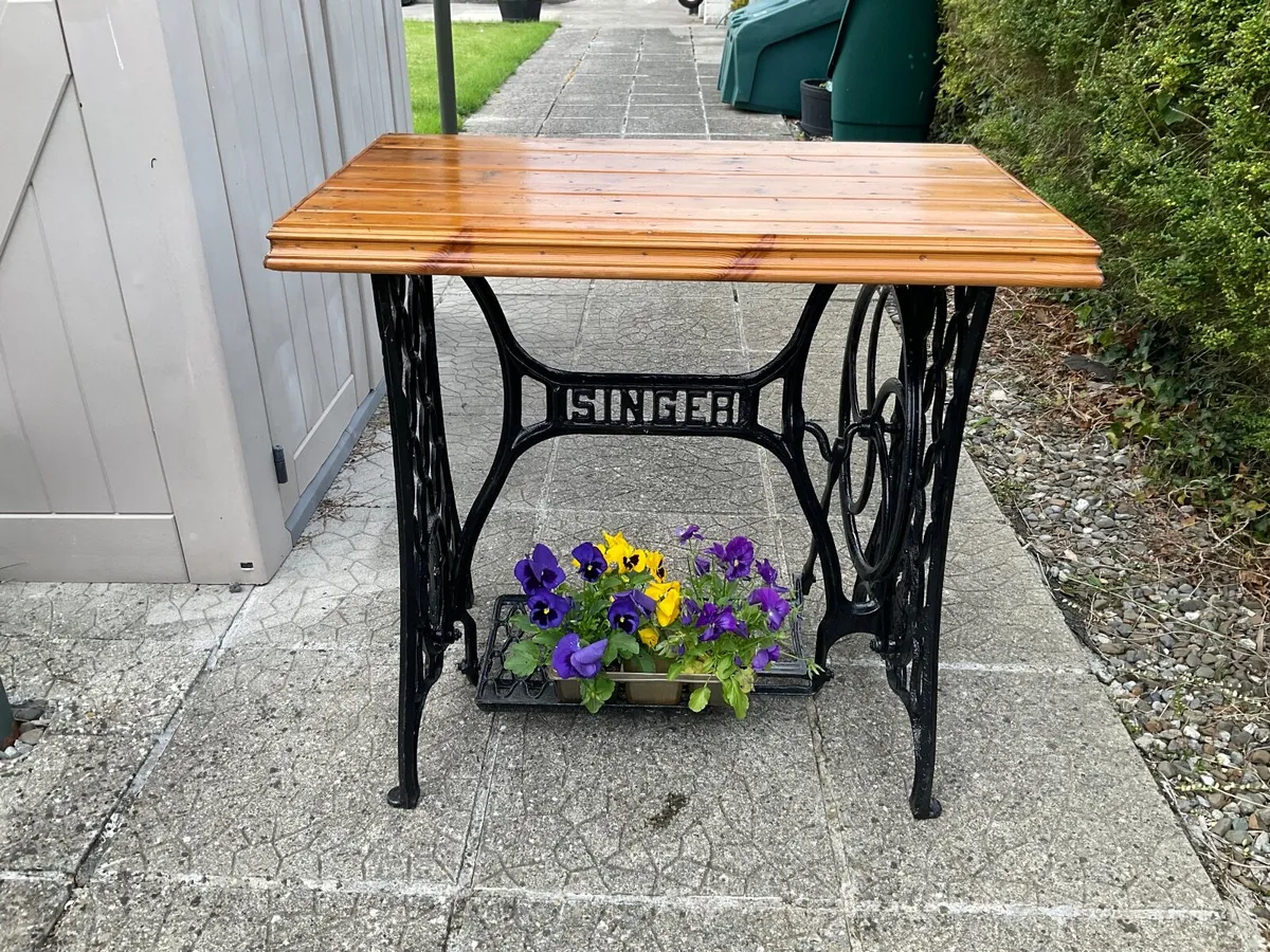 Singer sewing machine stand - Image 2