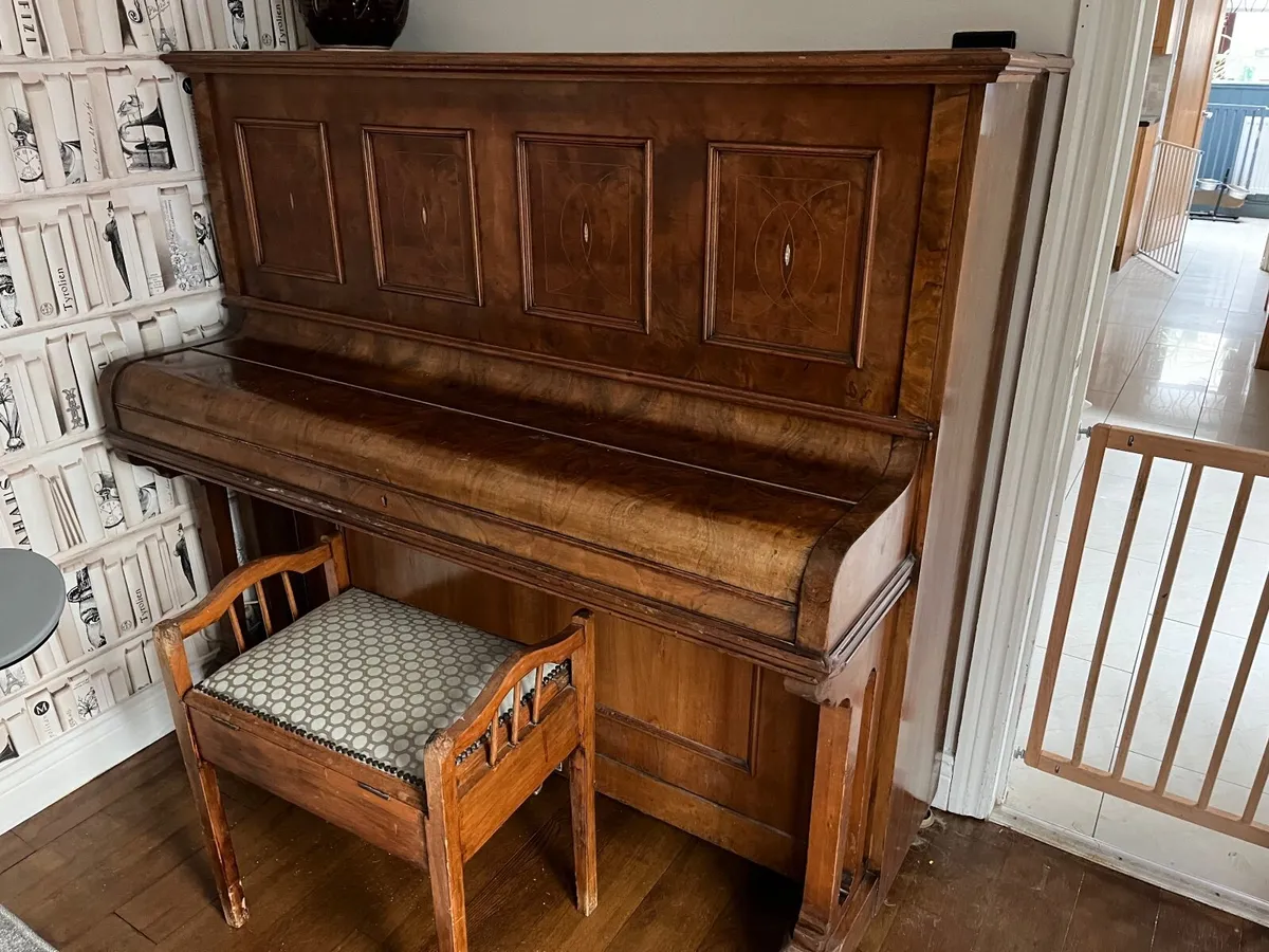 Piano (upright) - Image 1