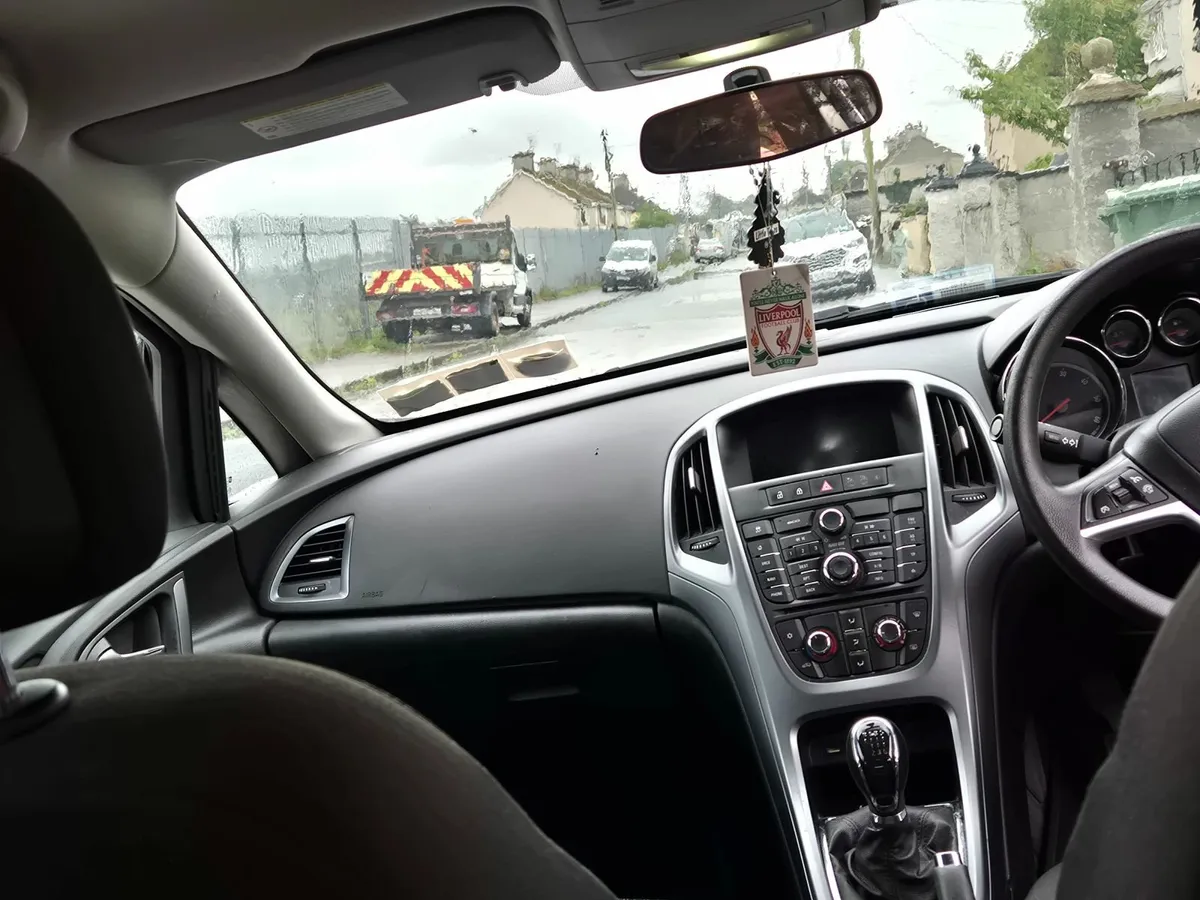 Opel Astra 2015 - Image 2