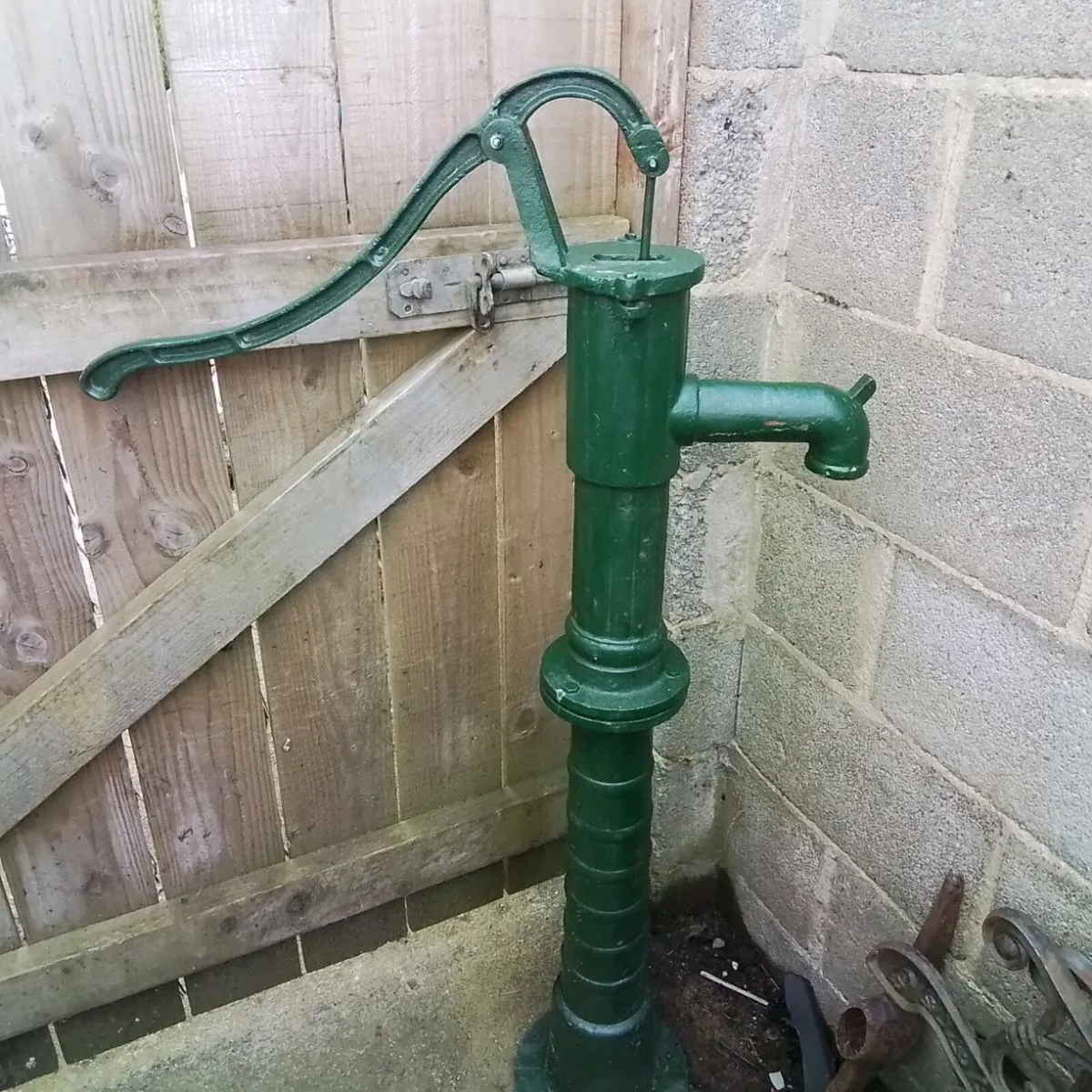 CAST IRON GARDEN PUMP - Image 1