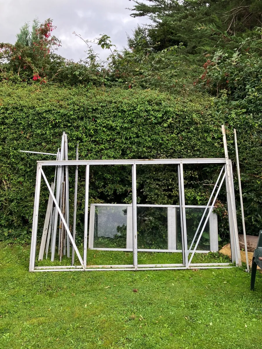 8’x6’ glasshouse second hand - Image 1