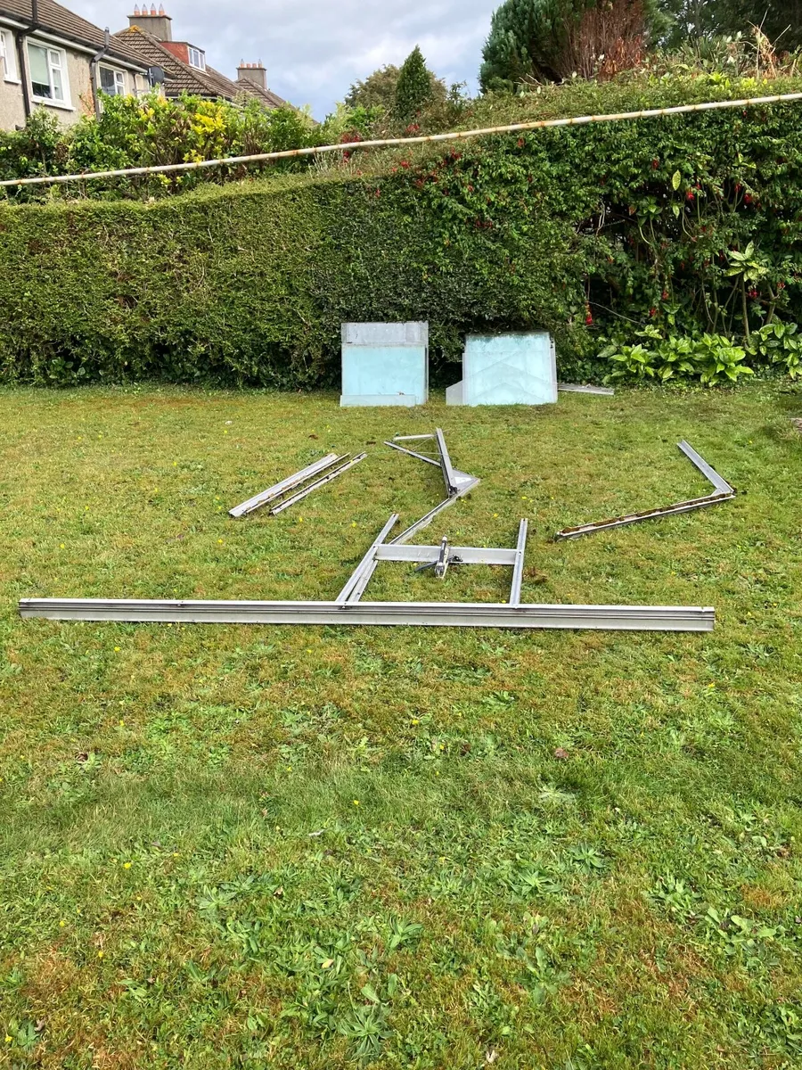 8’x6’ glasshouse second hand - Image 2