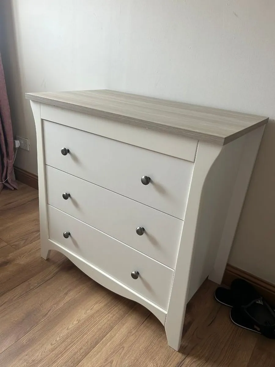 Dresser / Changing Table - Image 1