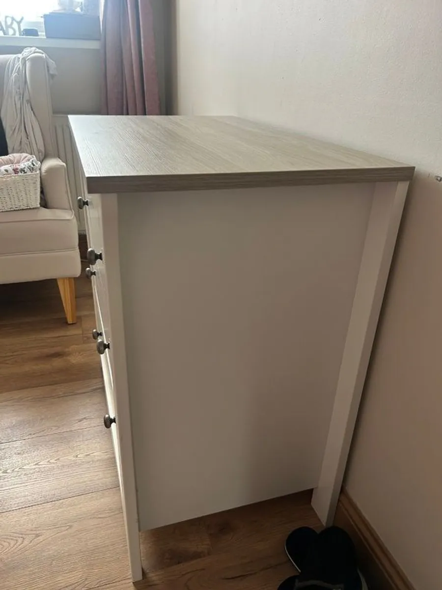 Dresser / Changing Table - Image 3