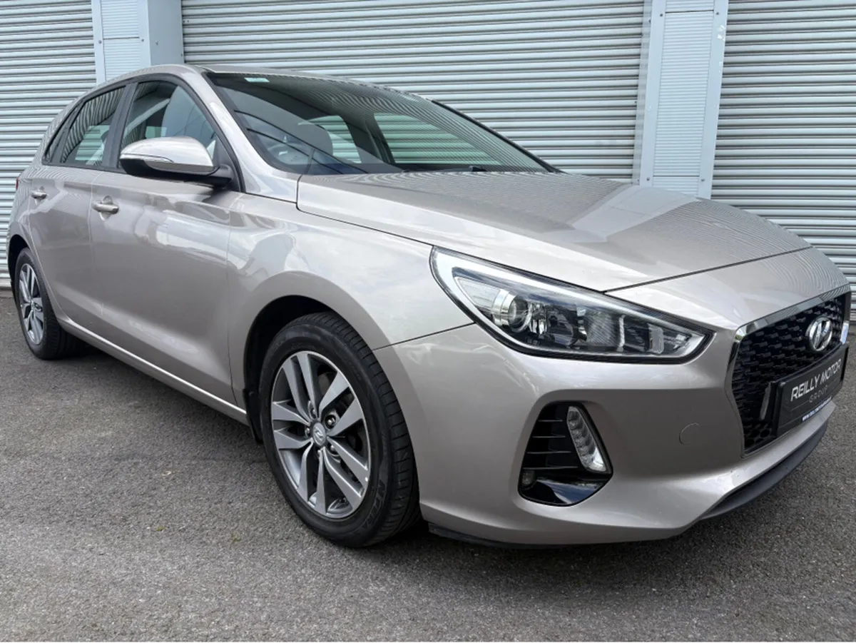 Hyundai i30 1.6 DIESEL DELUXE 5DR - Image 1