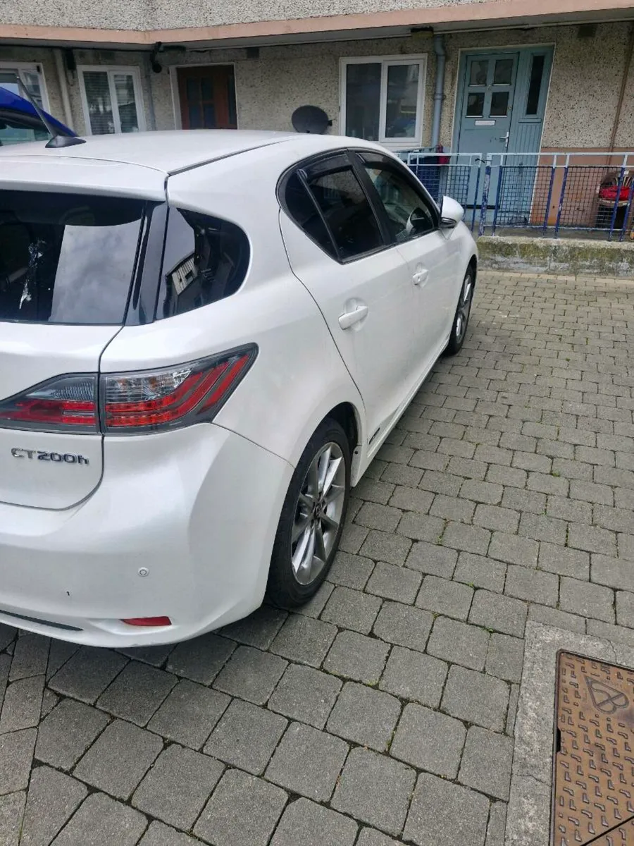 Lexus ct200h - Image 3
