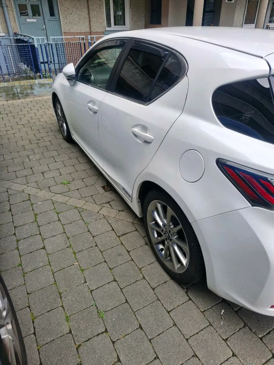 Lexus ct200h - Image 4