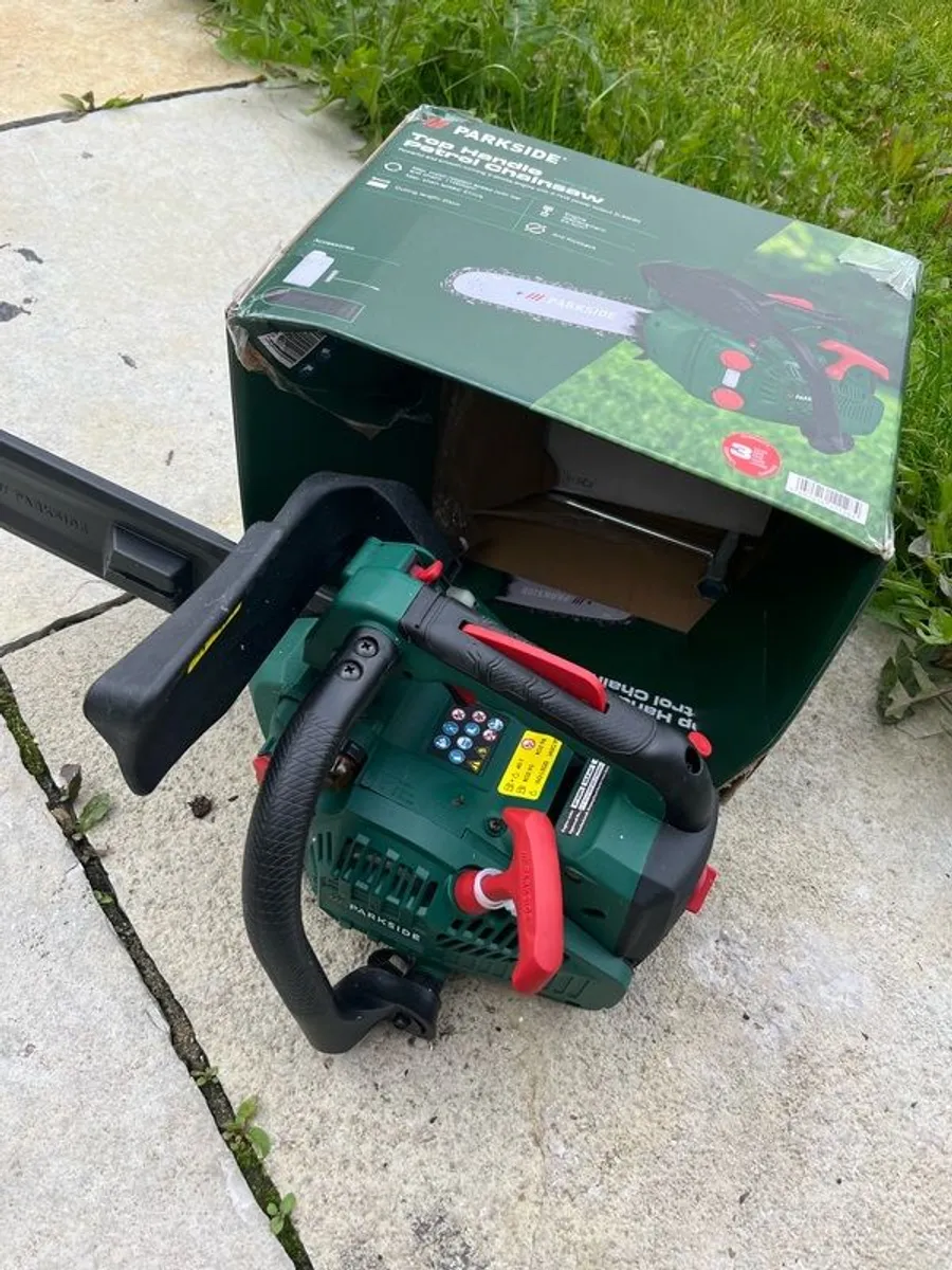 chain saw - Image 1