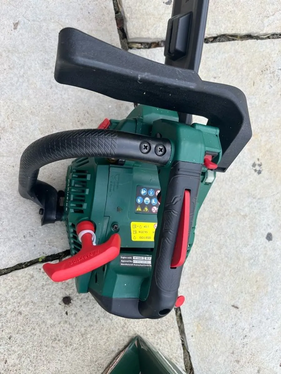 chain saw - Image 2