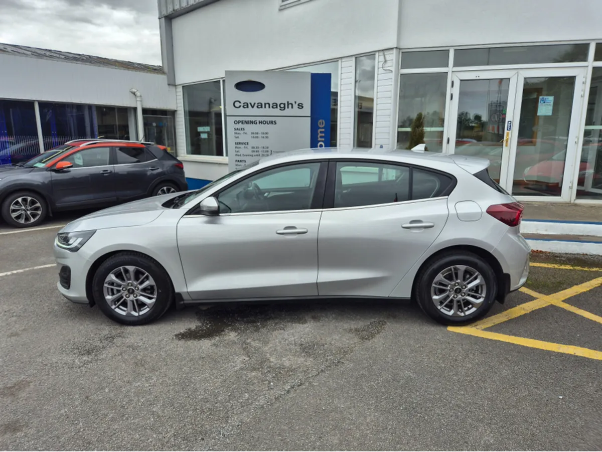Ford Focus TITANIUM 1.0T 125 M6 4DR - Image 2