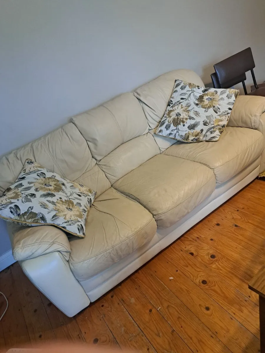 Couch - Image 2