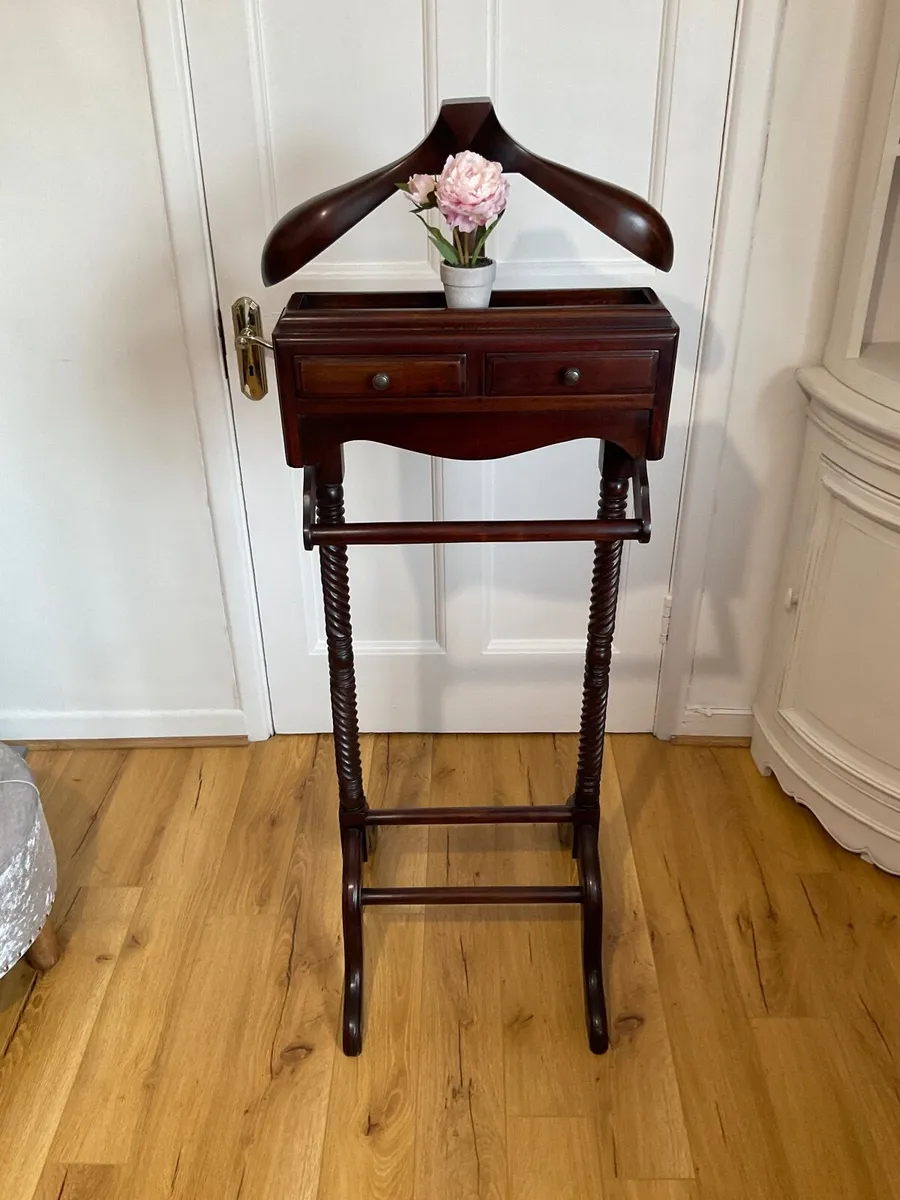 Men’s Valet Stand - Image 1