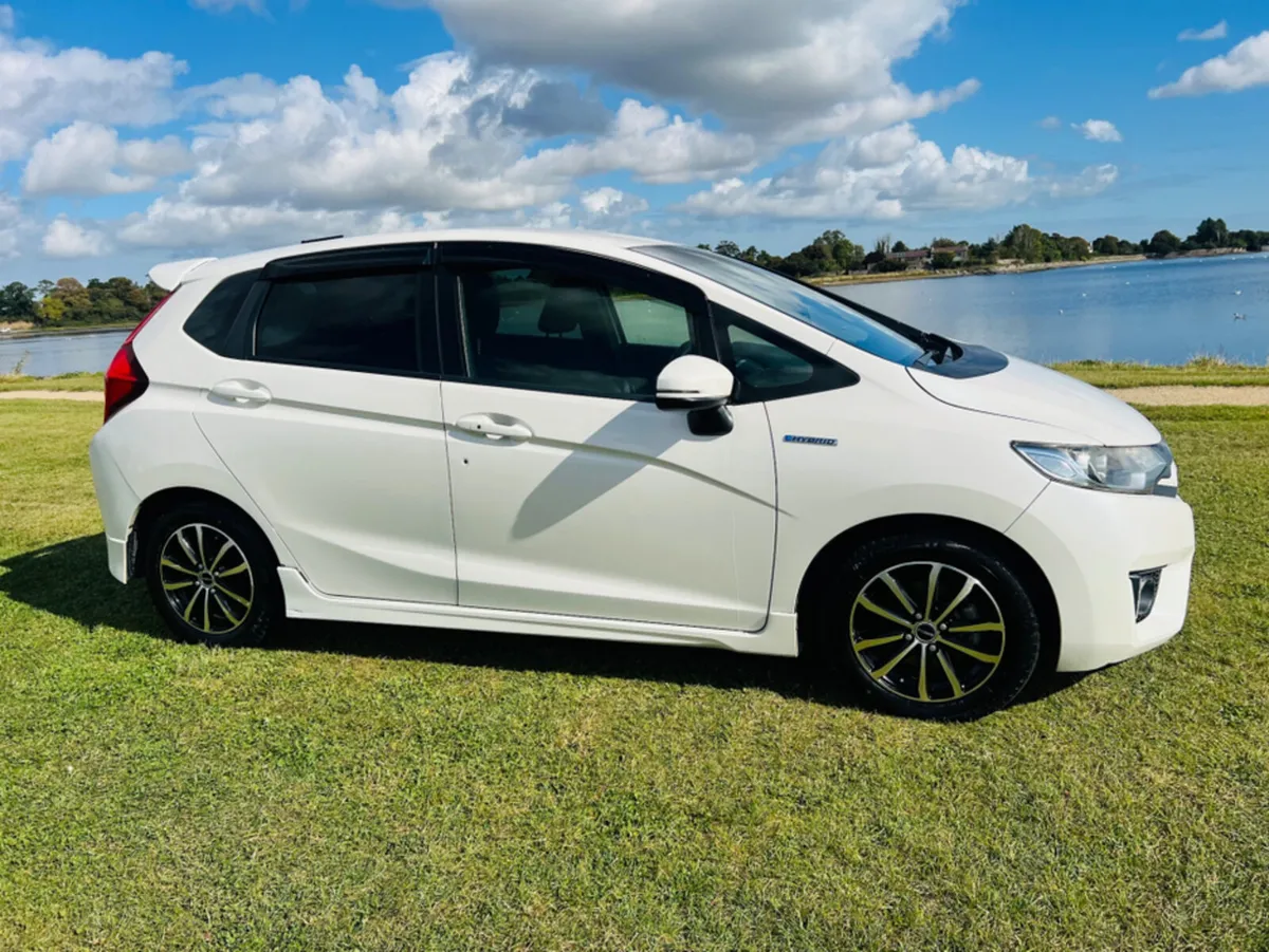 Honda Fit 1.5 HYBRID//FINANCE AVAILABLE//CALL TODA - Image 3