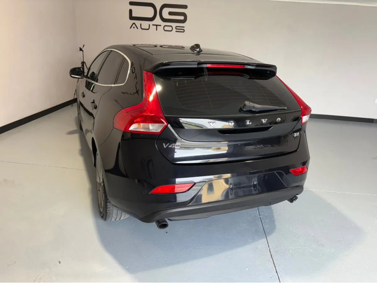 Volvo V40 Auto - low kms - T4 spec - mint conditio - Image 4