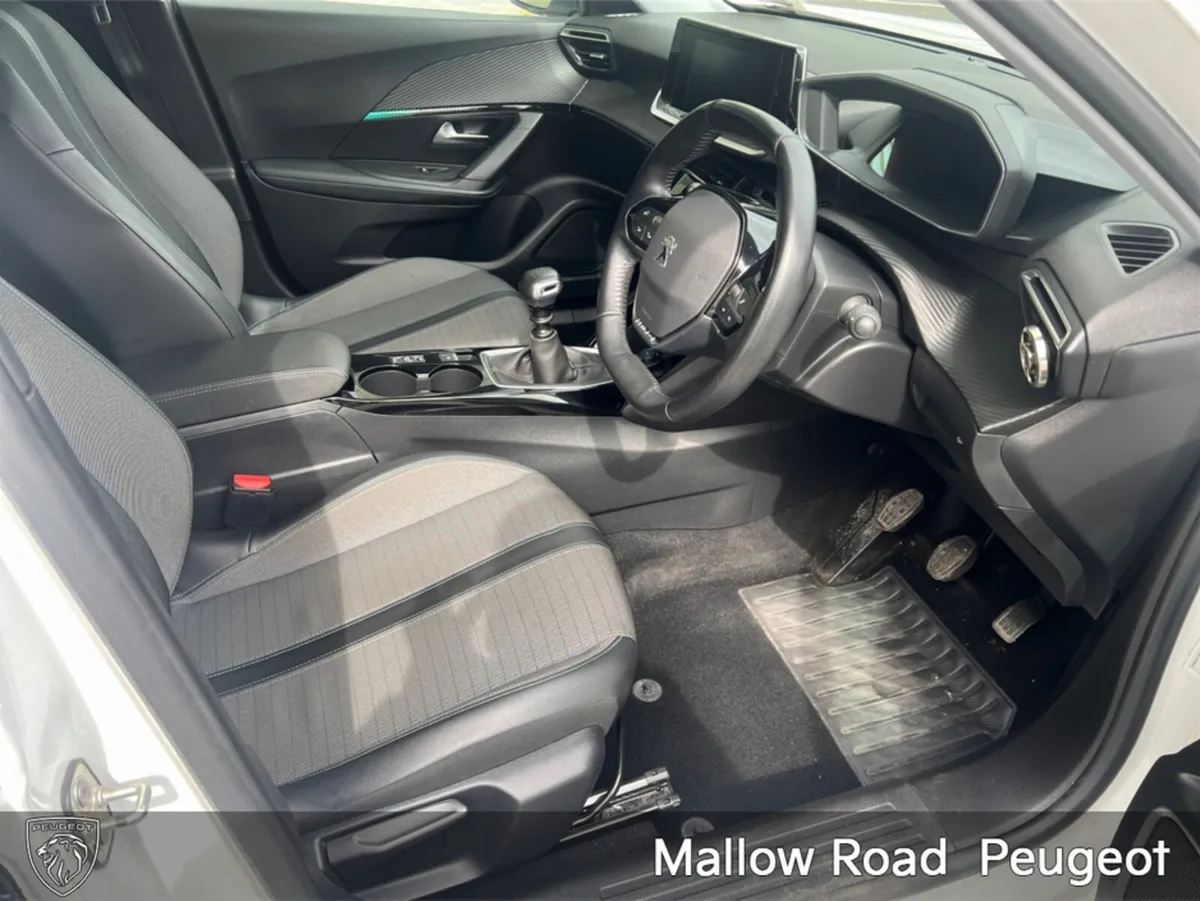 Peugeot 2008 ALLURE 1.2 100 4DR PACK - Image 2