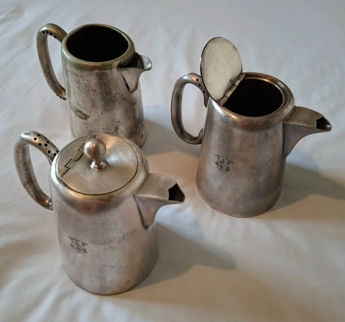 Antiques from Ireland: Set of three jugs - Image 1