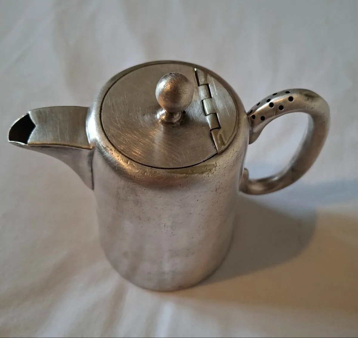 Antiques from Ireland: Set of three jugs - Image 3