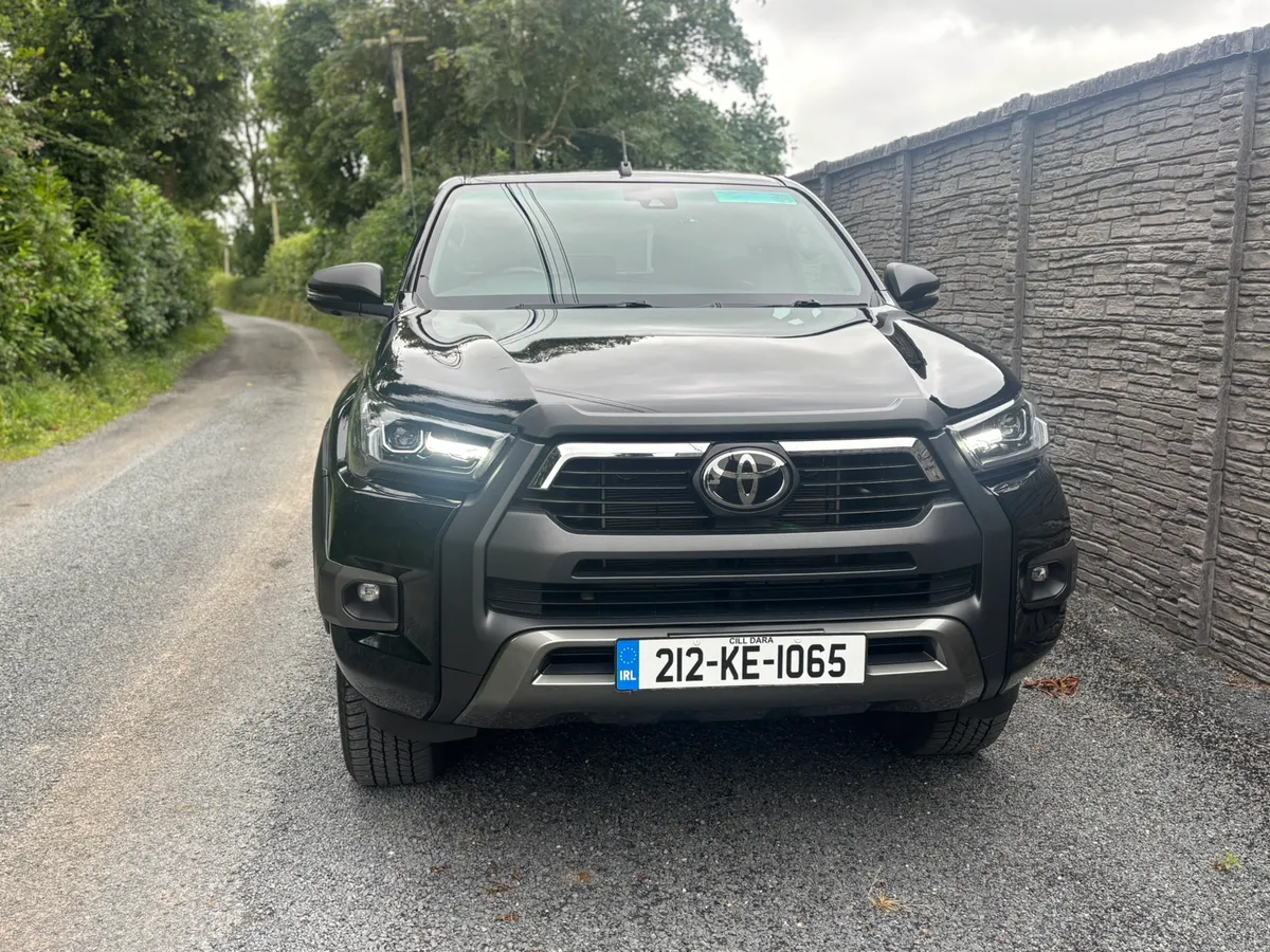 2021 Toyota Hilux Invincible - Image 3