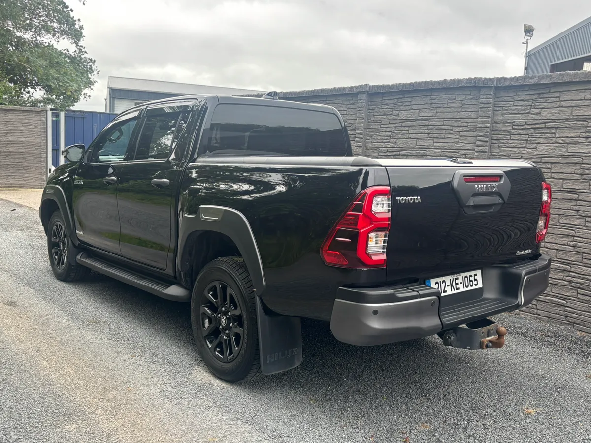 2021 Toyota Hilux Invincible - Image 4