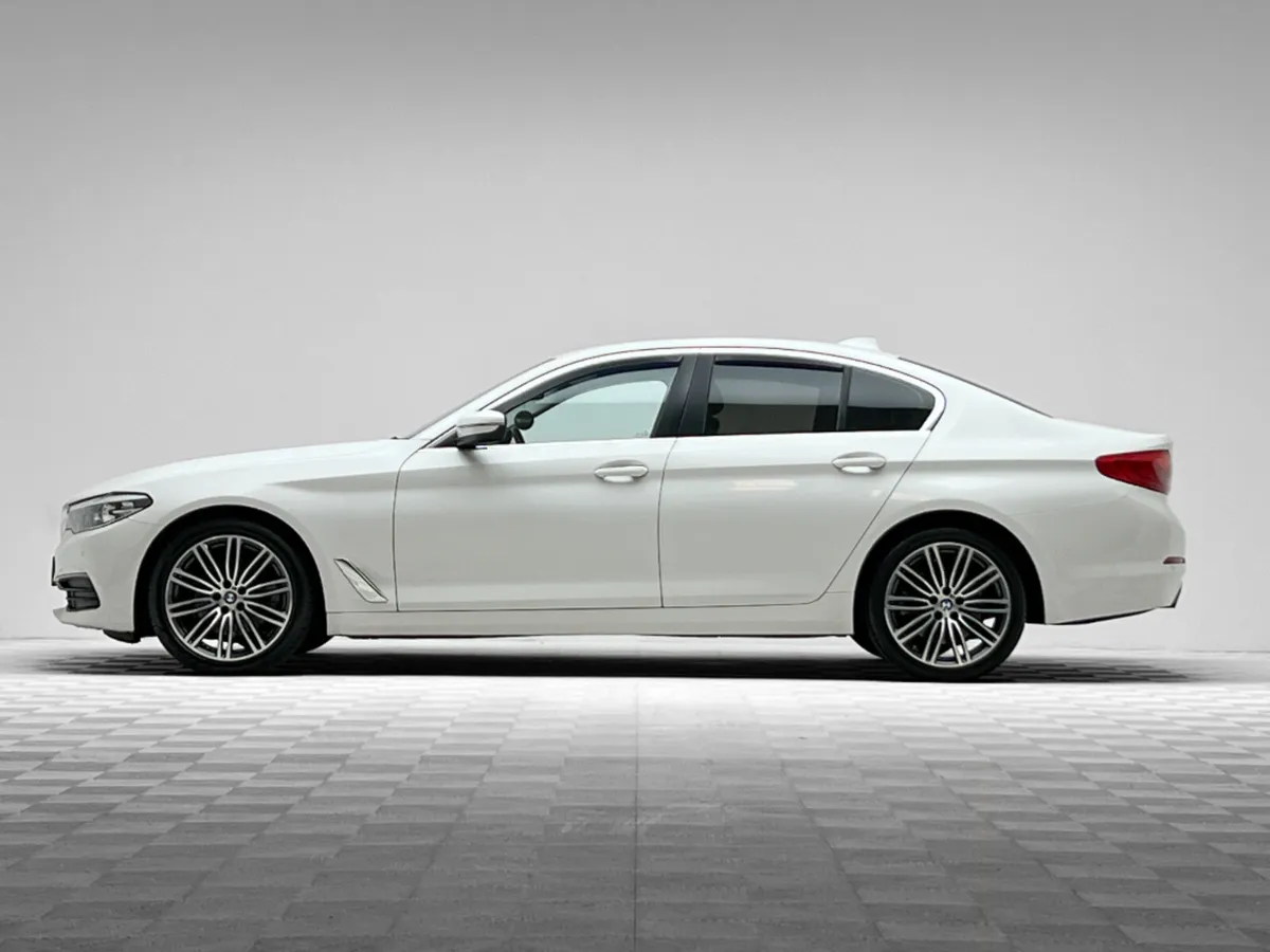 BMW 5-Series 520D SE AUTO - Image 4