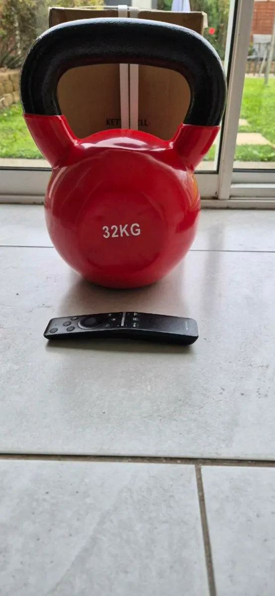 Large 32 kilo cast iron kettlebell - Image 1