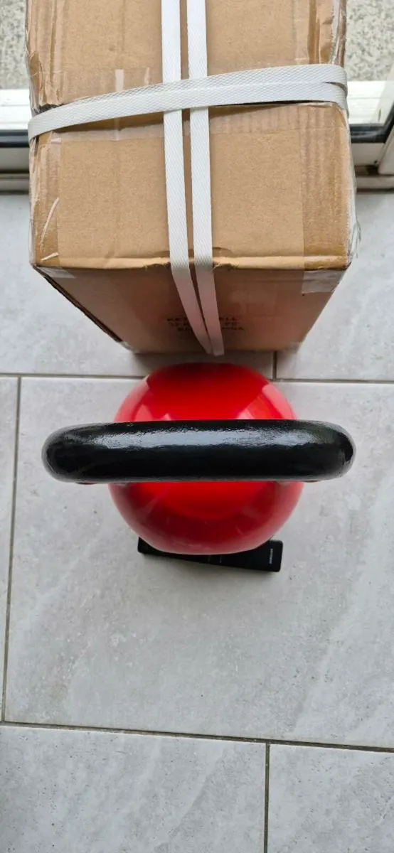 Large 32 kilo cast iron kettlebell - Image 2
