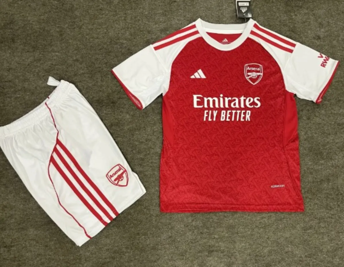 Arsenal home, blue and white away kid sizes - Image 2