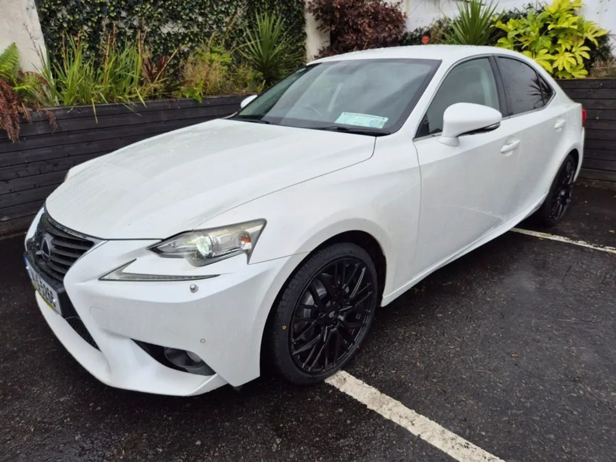 Lexus IS300h 2.5 Hybrid / LUX High Spec / Tax  190 - Image 2
