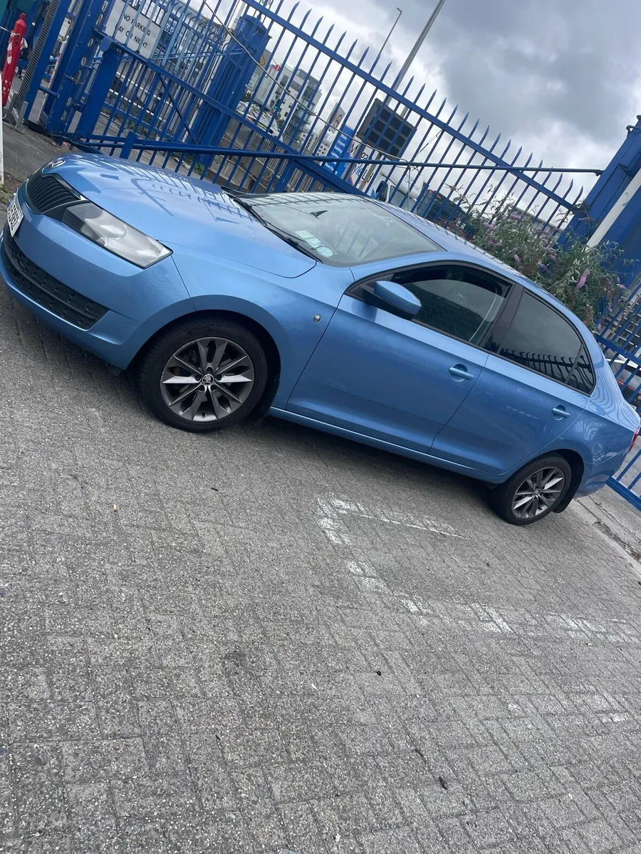 Skoda rapid 2012 - Image 1