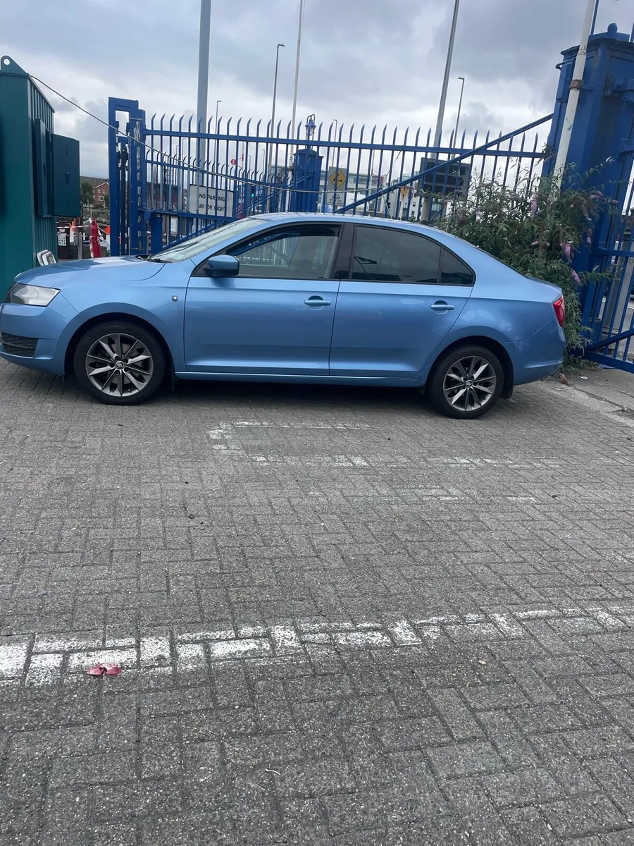 Skoda rapid 2012 - Image 2