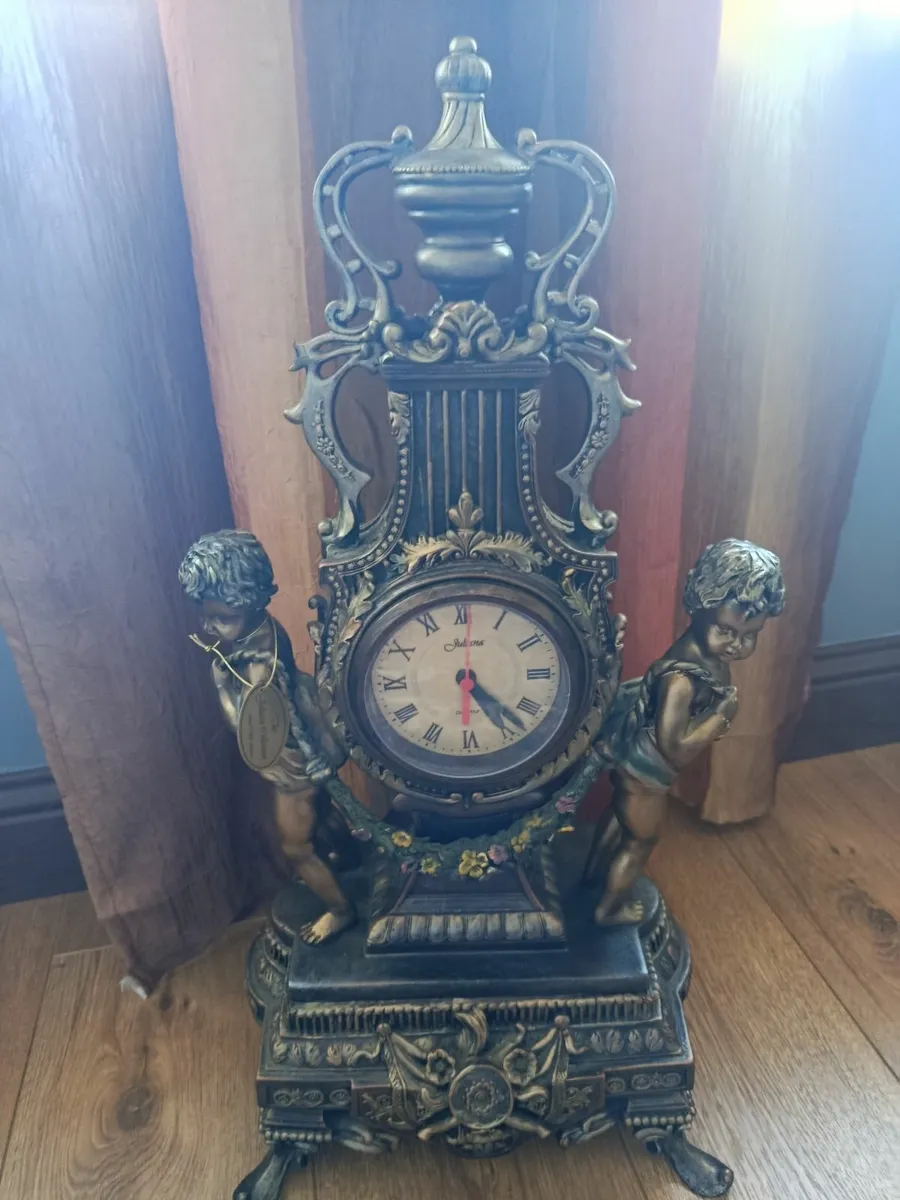 Large mantle statement piece clock unused - Image 1