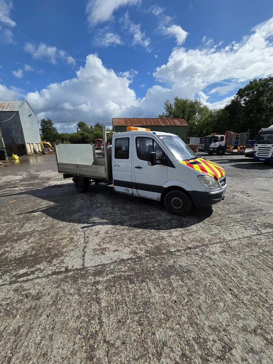 2009 Mercedes Sprinter 311 crewcab <7seats> - Image 2