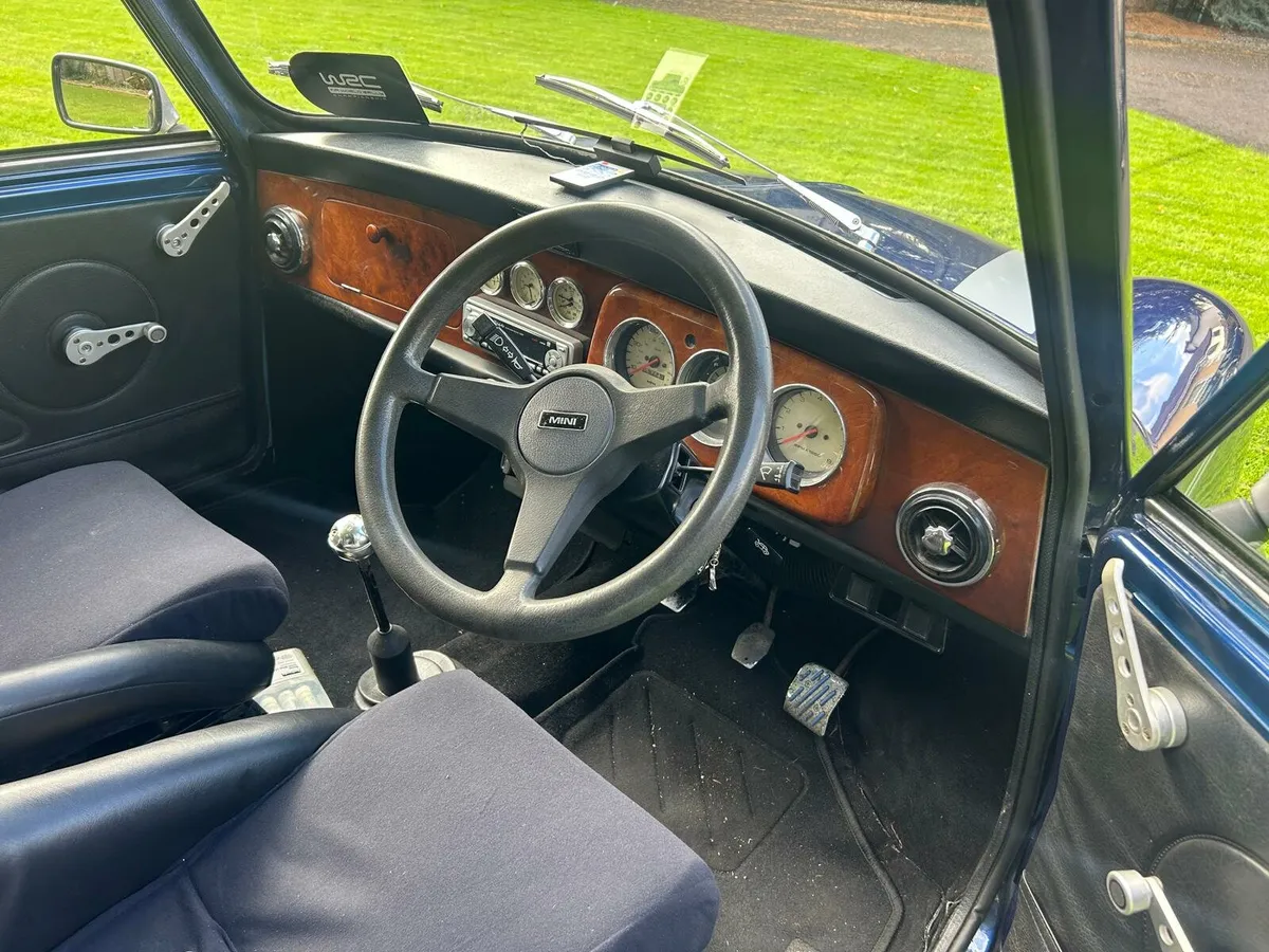 Vintage car - Image 4