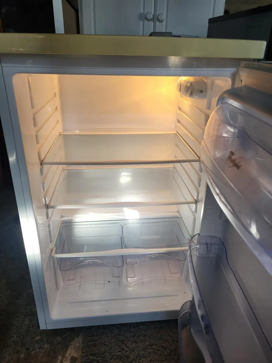 Undercounter fridge - Image 2