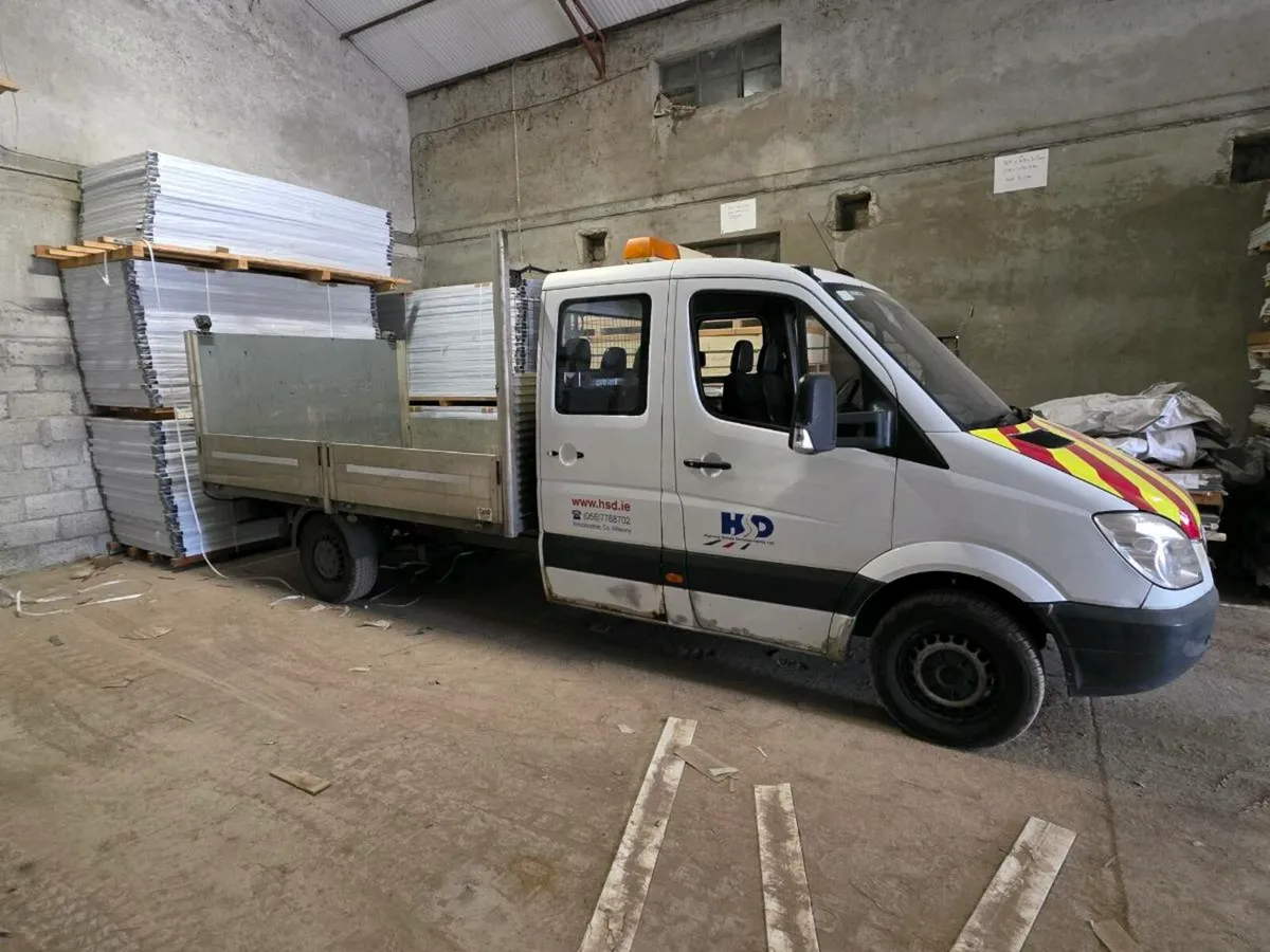 2009 Mercedes Sprinter 311 crewcab <7seats> - Image 1