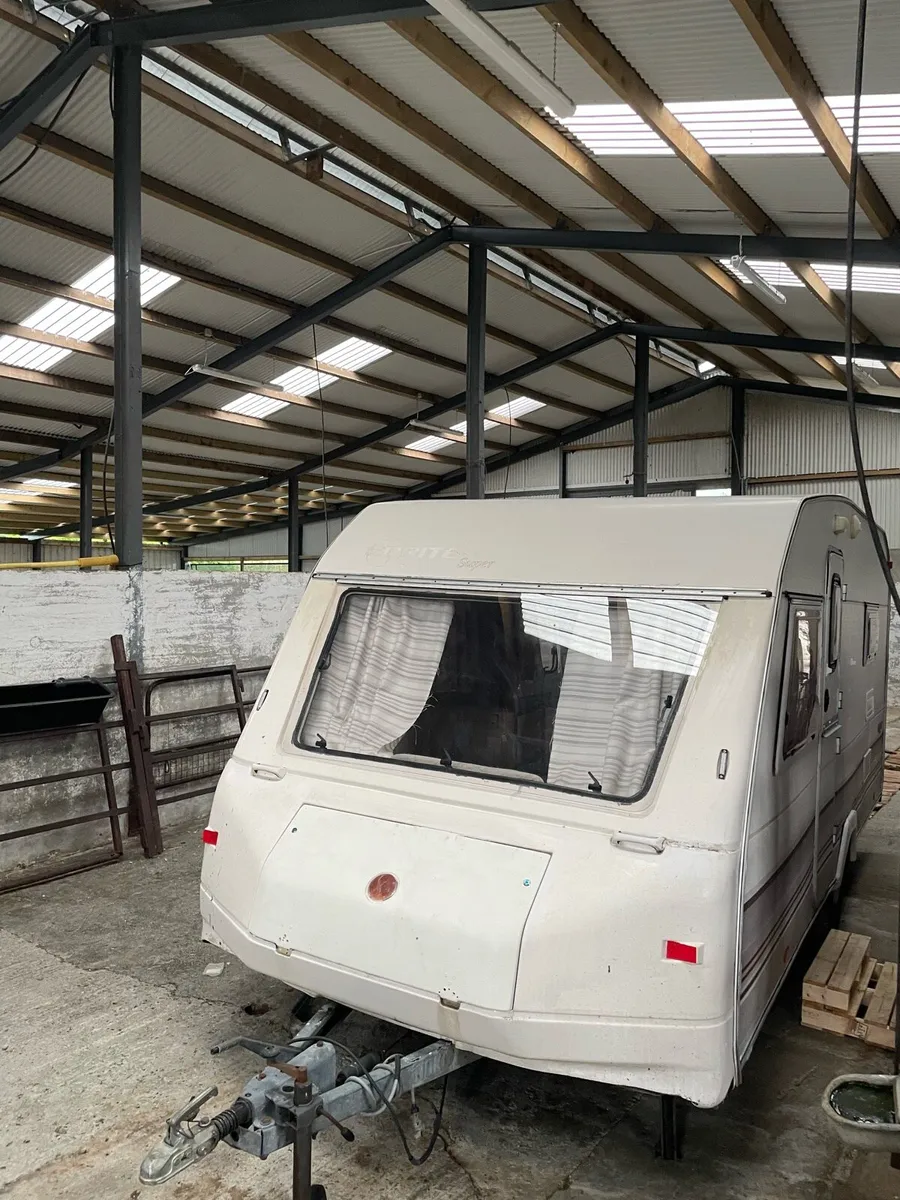 3/4 berth Sprite Super Caravan - Image 1