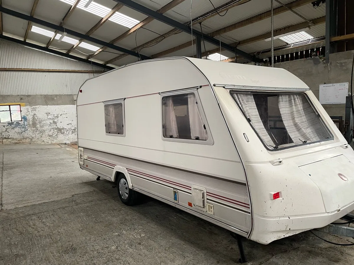 3/4 berth Sprite Super Caravan - Image 2