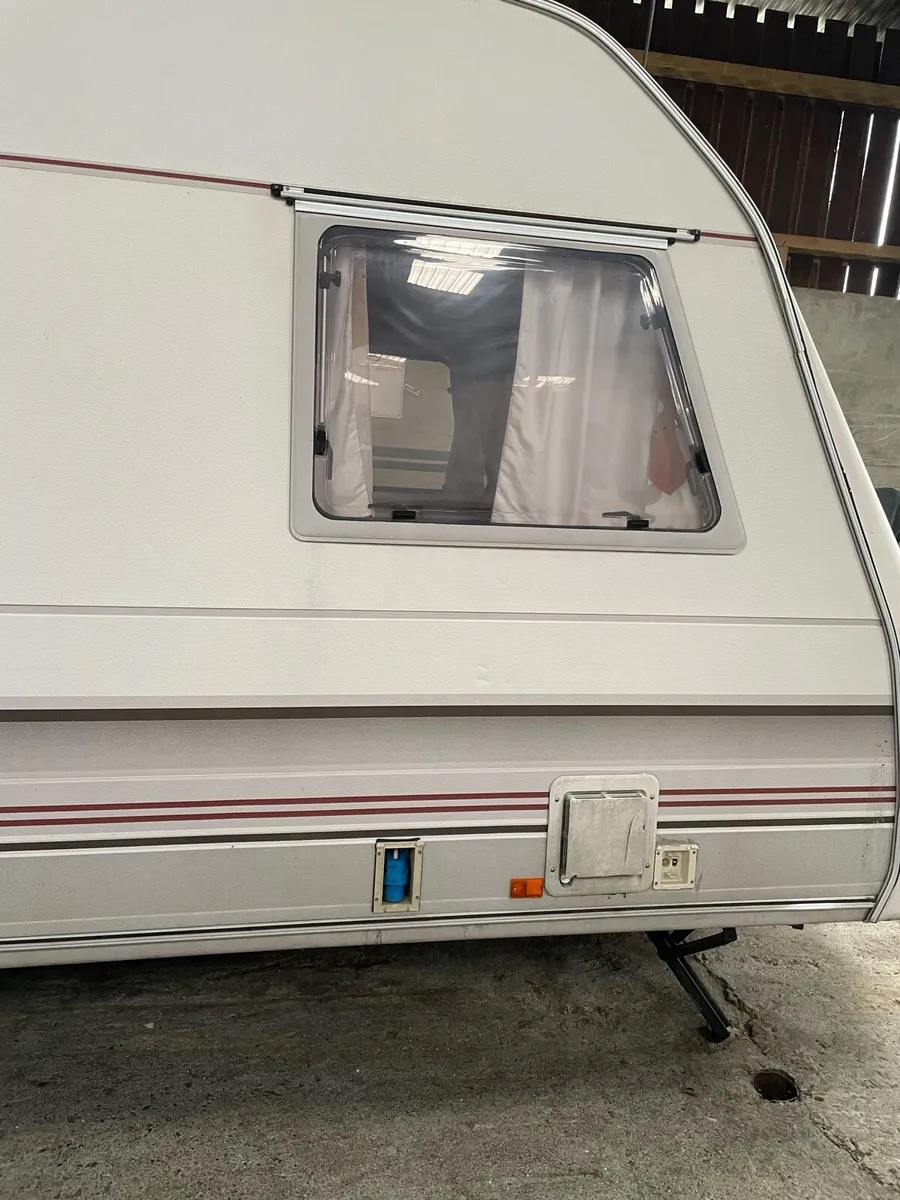 3/4 berth Sprite Super Caravan - Image 3