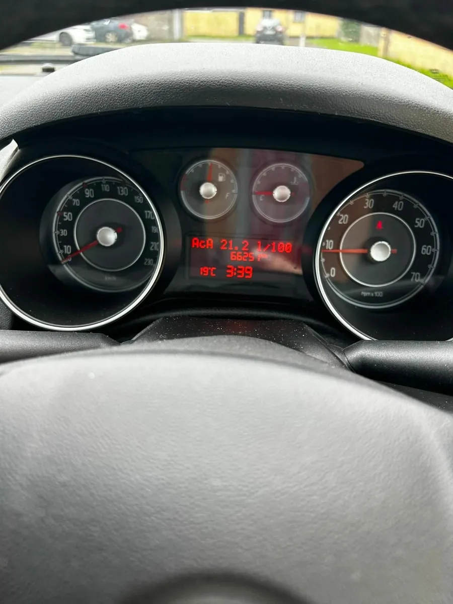 Fiat Punto 2012 66,500 km excellent condition - Image 2