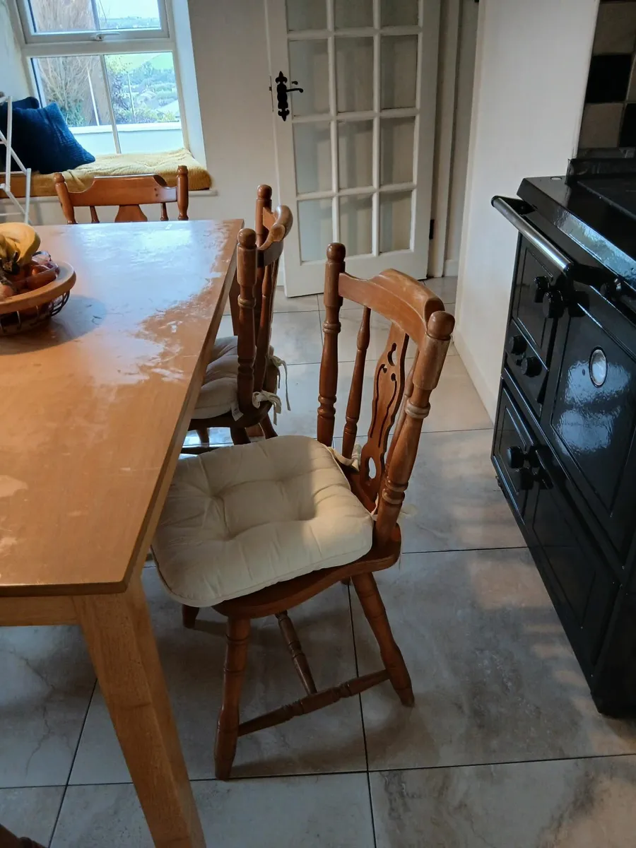 Kitchen table and chairs - Image 3