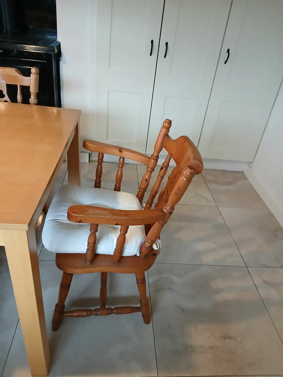 Kitchen table and chairs - Image 4