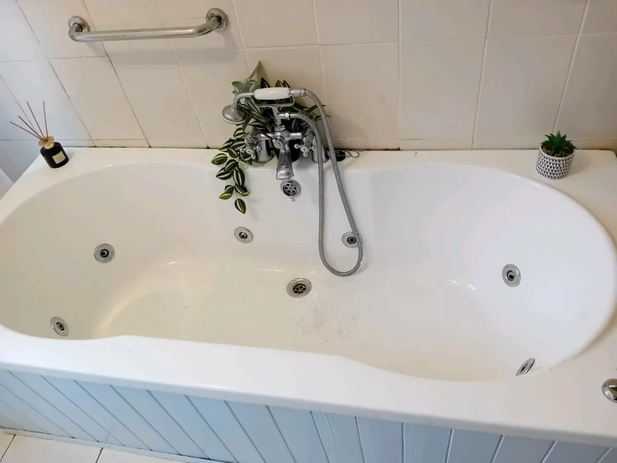 Jet Jacuzzi  Bath - Image 2